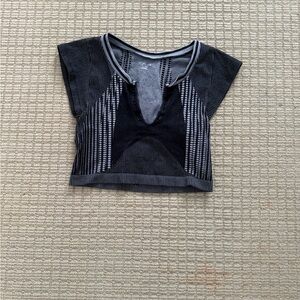 Out from under -seamless fitted crop top